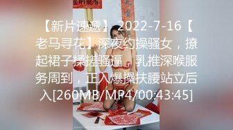 女王奖励狗狗坐肩肉丝足交