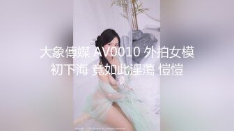 人妖系列之时尚牛仔装比女人还女人的瓜子脸妖妖对着镜头玩自己的屁眼勾引你去操