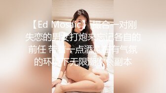 全网最骚的女人，全程露脸丝袜高跟情趣装的诱惑，极品尤物舔弄假鸡巴深喉样子好骚，揉奶玩逼道具抽插直颤抖