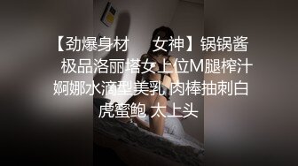 快手【神秘女人云哥哥】风骚小婊砸，艳舞揉奶插逼诱惑，放着歌曲 哥哥我要我痒，真骚！