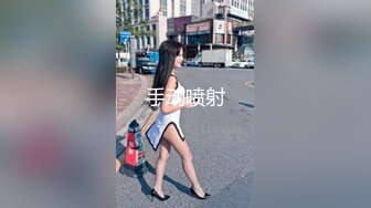 奶子上穿着乳环下面还是个一线天无毛鲍鱼