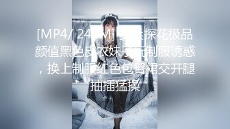 2024年2月超级反差母狗【六花】大年初一拜年美背滴蜡写龙年大吉，高价付费福利，还有比她更骚的吗？ (7)