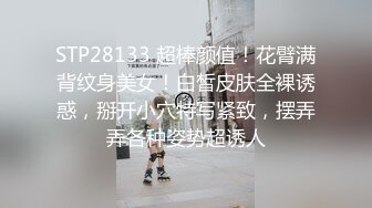 商场女厕全景偷拍极品美女 紧身牛仔老爹鞋站起身展示极品少毛肉坑