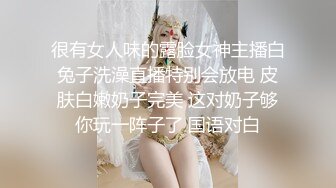 无毛小骚逼露脸颜值不错很耐看，开档丝袜宾馆里一个人玩大黑牛，浪荡呻吟表情好骚舔弄黑牛上的淫水精彩刺激