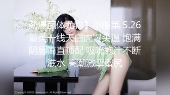 [MP4/ 1.37G] 极品萝莉小妹跟两个小哥哥激情3P，在床上让两小哥轮着玩，揉奶玩逼骚穴特写，压在身下爆草抽插后入