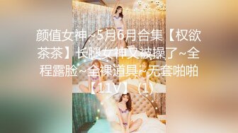 水着女友泳池边激烈性爱 完美身材一览无遗