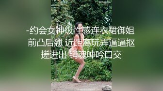 小哥哥直播间上演激情4P破处游戏，两男玩弄两位骚女，手指抠出血小骚逼叫声好大喊好疼，激情抽插不要错过