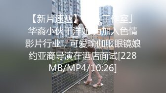 [MP4/ 225M] 漂亮黑丝高跟少妇 自己掰开 不行不能拍视频 撅着大屁屁被无套输出 身材不错 爆