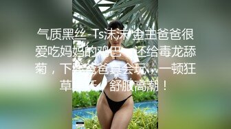 商场一路跟踪抄底极品JK裙黑丝美女竟然没穿内裤人美B更美