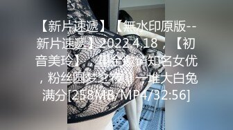 最新流出厕拍大神❤️潜入商场隔板女厕后拍大屁股美女有几个妹子❤️颜值不错 (4)