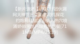 《贵在真实✅极限偸拍》女人坑女人！温泉洗浴女士区内部曝光，幻想的终于看到现实了，眼花缭乱各种身材都有，貌似还有对同性恋