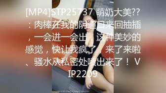 和服装情趣女神萝莉大秀直播啪啪，无毛白虎逼自己玩道具插逼冒白浆