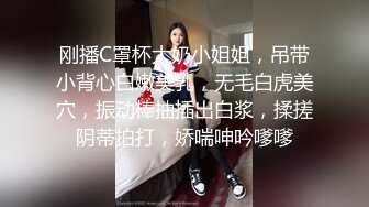 长相标志齐发美少妇，女上位啪啪做爱，暴力榨汁机