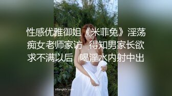 大波性感老阿姨帮小伙子打飞机，抹点油更爽，阿姨果然是个老湿，鸡巴在手里使劲爽歪歪，看得我也想让她打！