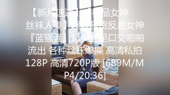 老哥酒店约操寂寞良家少妇开房操逼，小少妇喜欢吃屌