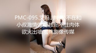 ♈漂亮美女3P♈ 绿帽贡献骚妻 看着两个单男肆意玩弄娇妻 老婆的玉唇包裹着一个单男的鸡吧 蜜穴还在被另一根操的啪啪作响整个新婚婚房都是淫叫声