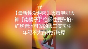 纹身女郎情趣内衣露脸自慰，上帝视角露白虎鲍鱼，洗澡