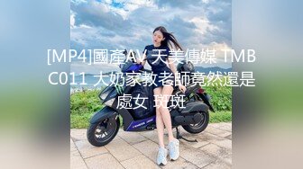 2024年，【胖叔叔原创探花】，坐标成都，水吧包间操妹子，不隔音，老板娘来敲门制止，激情刺激！