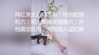 老板娘在店门口吃鸡真大胆