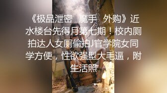 老婆脚受伤了，骚逼依然想被干，请大家多评论，老婆会看