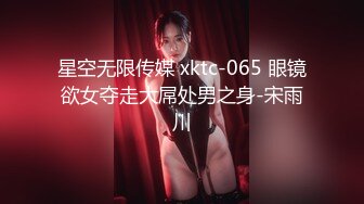 商场女厕超近距离偷拍美女职员的小黑鲍