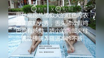 游乐场女厕全景偷拍三位女网红直播打卡 关注她后去她朋友圈扒她生活照 (1)