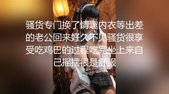 冒死爬窗偷窥 楼下的风韵少妇洗澡