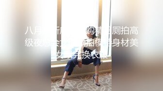 [MP4]4P名场面，猛男大战3个妹子坐沙发上一个个轮流来把甜美的那个美女抱起来操