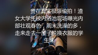 约操粉裙兼职网红女神，撩起裙子露大白屁股，插嘴揉穴骑乘爆插，妹子忍着不大声叫