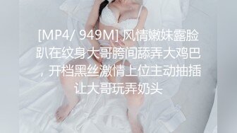 金发美女跪着接精