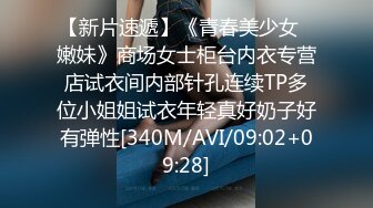 长发韵味十足的美少妇，小舌头打转手指抠逼，外阴上全是淫水最美蝴蝶逼