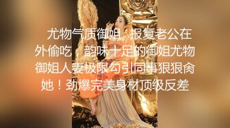 一脸骚样女仆装极品颜值美女，脱下丁字裤咬在嘴里