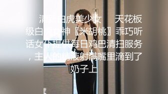 熟女人妻 绿帽男抽着烟喝着茶在旁边看着漂亮老婆跟哥们吃鸡操逼 人家都射了废鸡吧都没有撸硬 这么粉嫩的鲍鱼可惜了