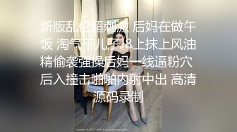 约操纹身妹妹，马尾辫满背纹身，抓着奶子吸，扶腰后入抽插，很是享受