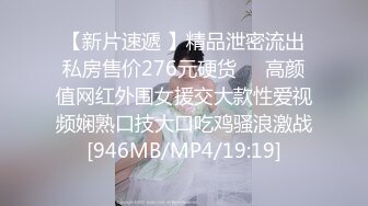 超清纯眼镜美女小姐姐宿舍自慰，撩起裙子没穿内裤，掰穴拍打大屁股，张开双腿跳蛋塞入，扭动完美肥臀