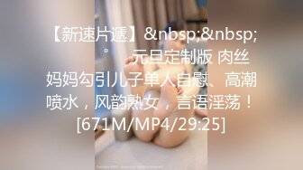 丰满身材肉肉妹子和男友居家啪啪，骑脸舔逼口交手指扣弄菊花再爆菊，近距离特写非常诱人