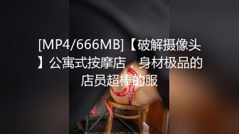 酒店约会娇小玲珑小美女 肉嘟嘟的黑衣白白嫩嫩肉体 抱在怀里美滋滋感受