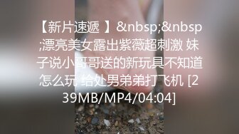 和漂亮少妇做爱，拍着拍着就愿意露脸了，骨感身材  女上位 骑乘起来很爽！