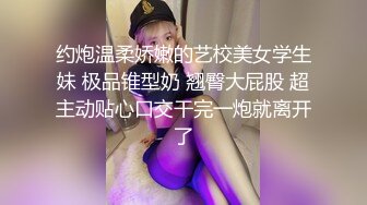 【OnlyFans】逃亡JJ爱KK，狂干群P，大型淫乱场面，两人真实夫妻，女的身材超级棒，群p的场面太过震撼 32