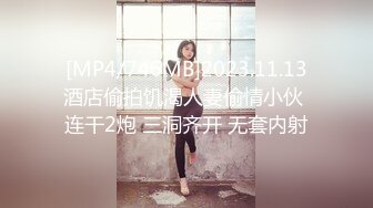 情趣黑丝萝莉 清纯大一女生穿上黑丝和情趣内衣，露出无毛粉逼勾引我，不断抽插她的小穴让她兴奋