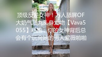 长发颜值妹子，镜头前第一视角全裸自慰，道具插穴特写粉穴，水水很多