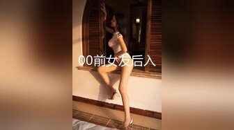 金发大妈上演脱衣秀