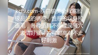 网上聊骚勾引甜美学妹，周末掰开粉嫩的淫穴给我看，一看洞口还是挺新鲜的！