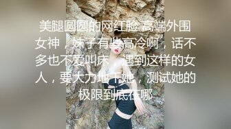 大眼睛颜值美女学生制服诱惑，没穿内裤掰穴特写，假屌快速抽插