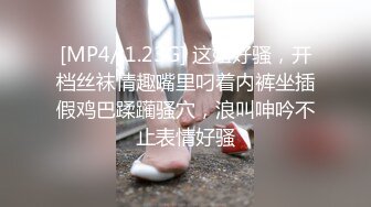 两个黑驴双管齐入【黑人吊毛小萝莉】各种姿势爆操小母狗，一个操穴一个爆菊，表情痛苦