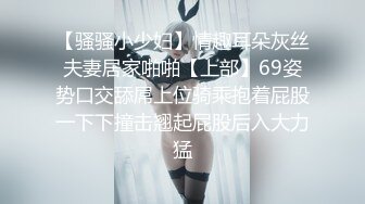 活久见 母子乱伦【儿子用猛男微信勾引反差婊妈妈】最新8-9月全记录，看了她的照片，真是风韵犹存 女人味十足，难怪儿子不淡定