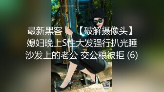 学校里的女生真骚啊稍微玩弄下逼穴就湿漉漉，毛毛浓密情欲旺盛，配合顺从大力插入抽送浪叫啪啪太爽了