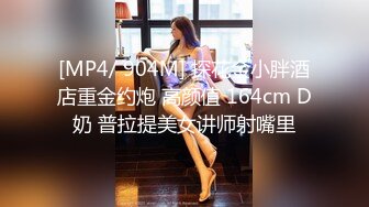 卡哇伊长相甜美极品萌妹放开尺度道具自慰，揉搓美乳脱掉内裤，假屌摩擦骑乘插入，一进一出再用大黑牛震动