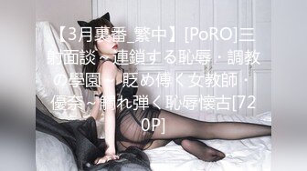 睡衣单腿黑丝极品女神下海，细长美腿夹着振动棒足交，掰穴特写超粉嫩